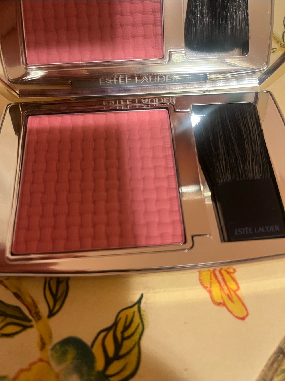ESTEE LAUDER THE SCULPTING BLUSH PINK KISS - Picture 4 of 4